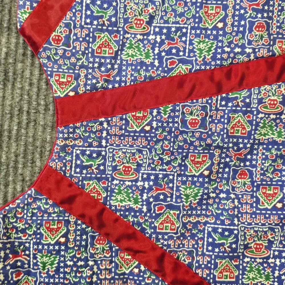 Vintage Handmade Christmas Tree Skirt 42